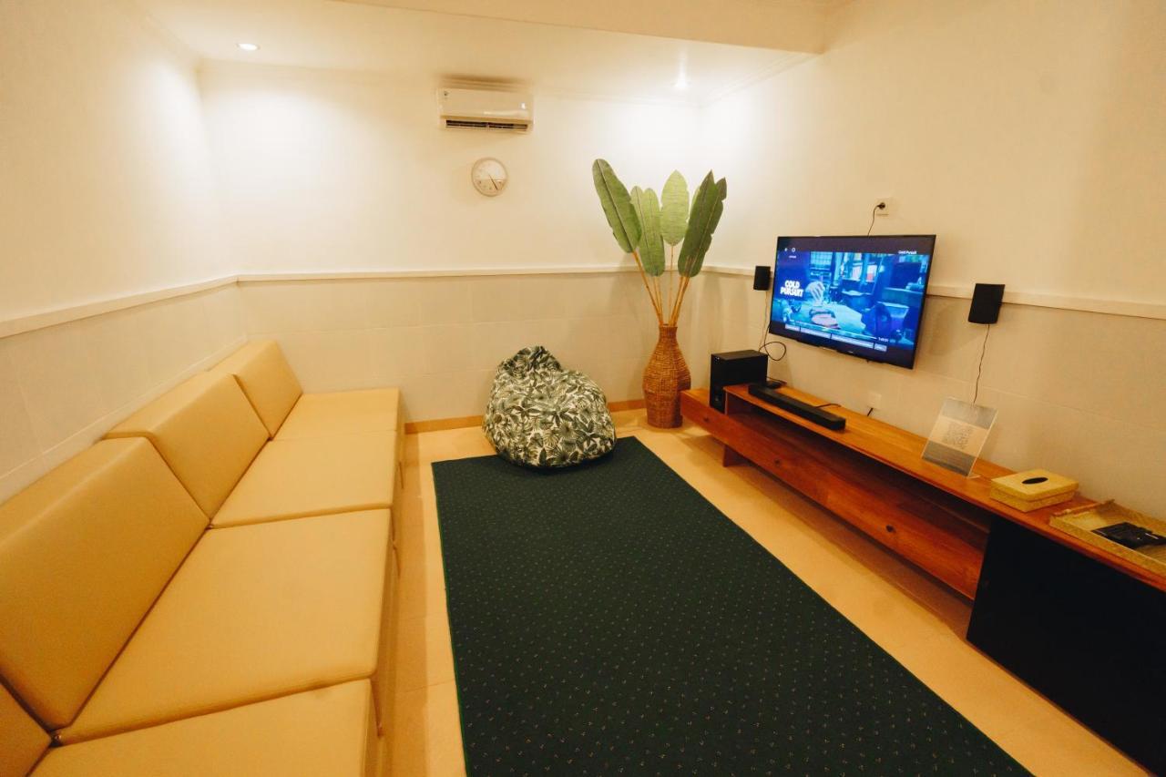 Villa Orked 3 With Family Room Seminyak ภายนอก รูปภาพ